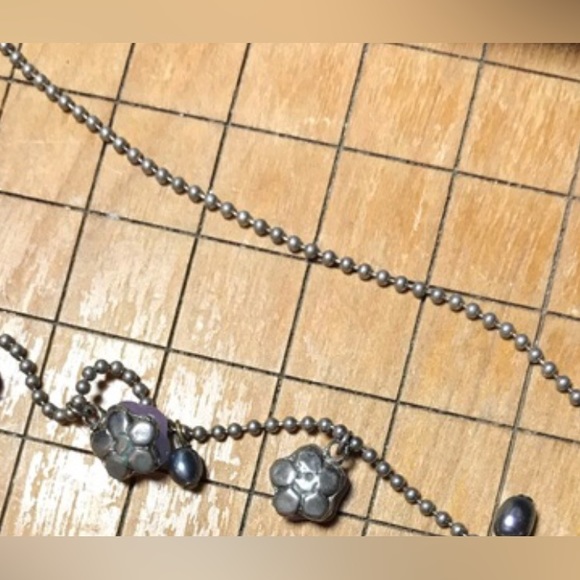 Peacock Pearl, Fiery Gem Flower Necklace 16”L Spring Ring Clasp Grey Silver Tone - Picture 3 of 5